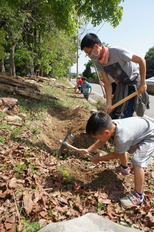 留住珍貴的表土 — 等高線集水溝